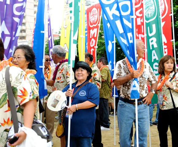 世界ウチナーンチュ大会 世界中の沖縄人が５年に一度 ふるさと帰り P 11 Area Magazine エリアマガジン Colocal コロカル ローカルを学ぶ 暮らす 旅する