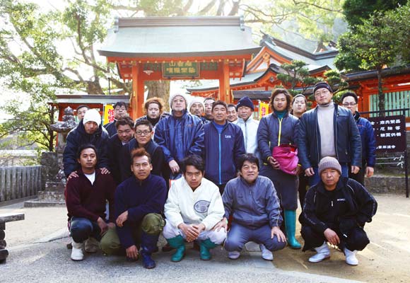 那智の滝 一の滝と呼ばれ 水柱は落差日本一を誇る名瀑 那智勝浦のエリアガイド P 44 Area Magazine エリアマガジン Colocal コロカル ローカルを学ぶ 暮らす 旅する