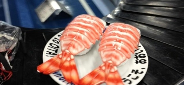 大分空港のベルトコンベアには お寿司が回っている