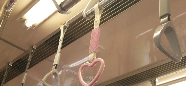 ハートをつかめ！幸運を呼ぶハート形のつり革。叡山電鉄、伊豆箱根鉄道にも
