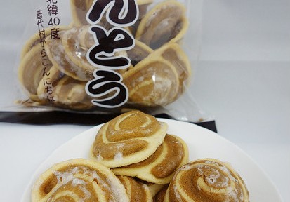 今日のおやつ：岩手・普代村発、 かたつむりみたいなうずまき型 「かりんとう」