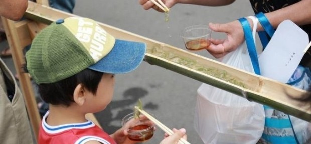 秋田県三種町は収穫量日本一！高級食材を贅沢に「流しジュンサイ」