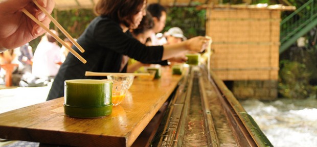 京都駅ビルの大階段で開催！日本最速の流しそうめんにチャレンジ。ギネス記録も更新！？