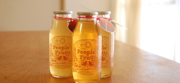 今日のおやつ： 山形のもぎたてフルーツを 無ろ過のジュースに 「People's Fruits」