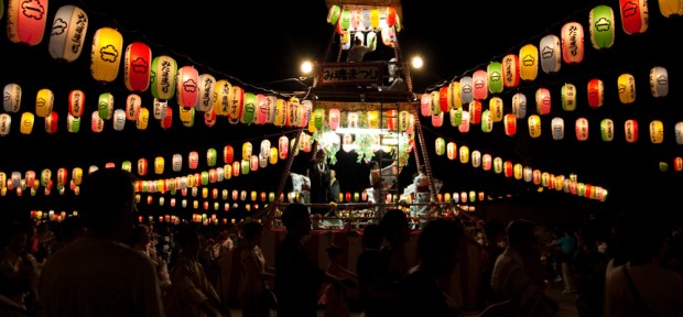 愛知〜岐阜の 「ダンシング・ヒーロー」で踊る ディスコ盆踊りが楽しそう。