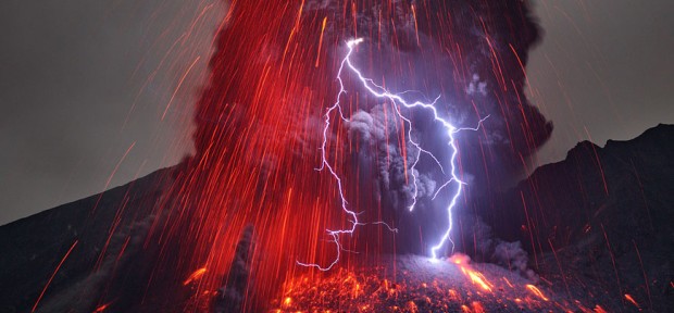 凄まじい光景。 ドイツ人写真家が撮った 超現実的な桜島