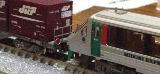 JR九州の特急 「ハイパーサルーン」が故障した 貨物列車をホームまで送り届ける！