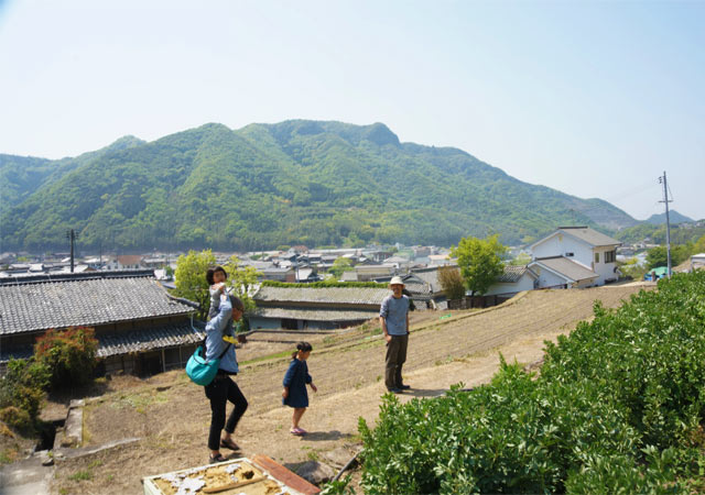 実は小豆島には、コロカルの移住連載の先輩でもある三村さんに会いに行きました。