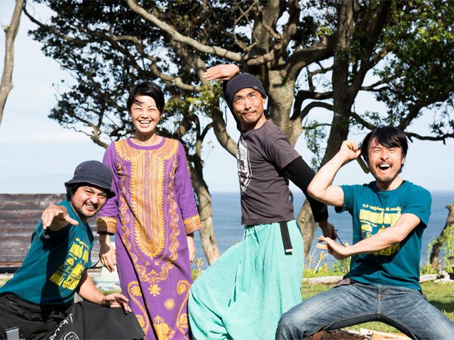 「南インド料理をつくるのがとにかく楽くて、忙しくてもつらいなんて感じたこと一度もないですよ～」と話すマサラワーラー