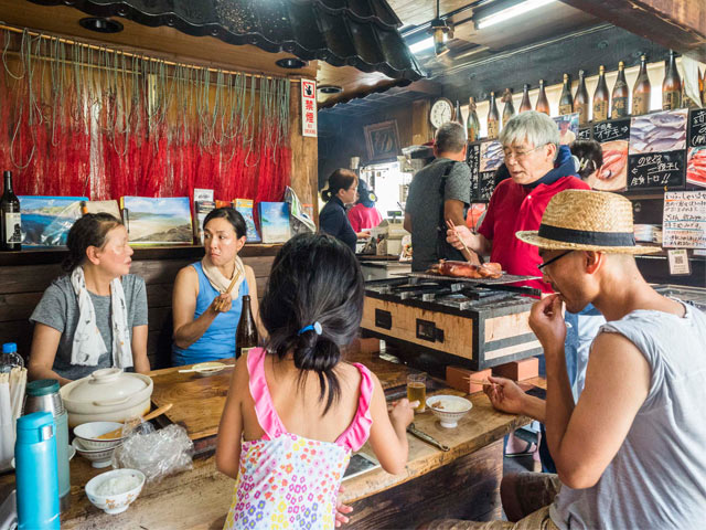 万宝で干物をアテにちびちびとお酒をいただく
