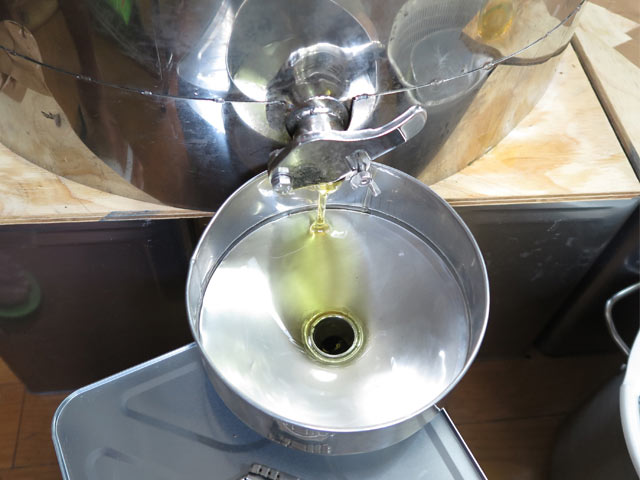 一斗缶にいれて保管