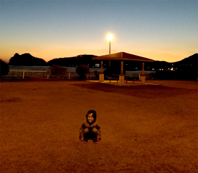 娘と「だるまさんがころんだ」中