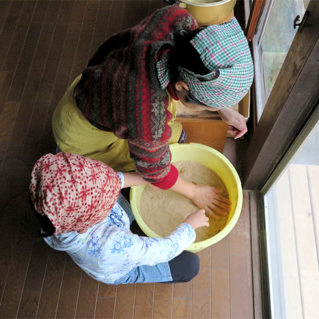 たくあんを仕込み中