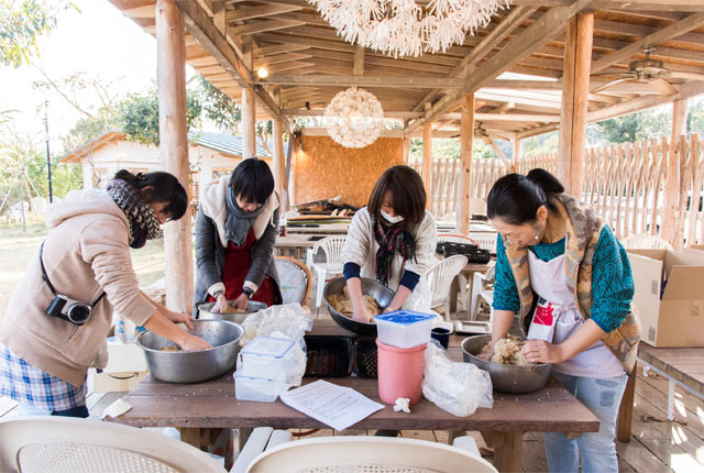 大人が集中して仕上げ