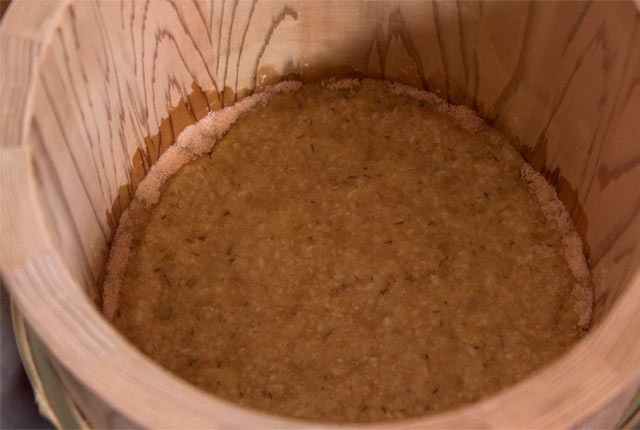 カビを予防するための塩を少量ほどこす