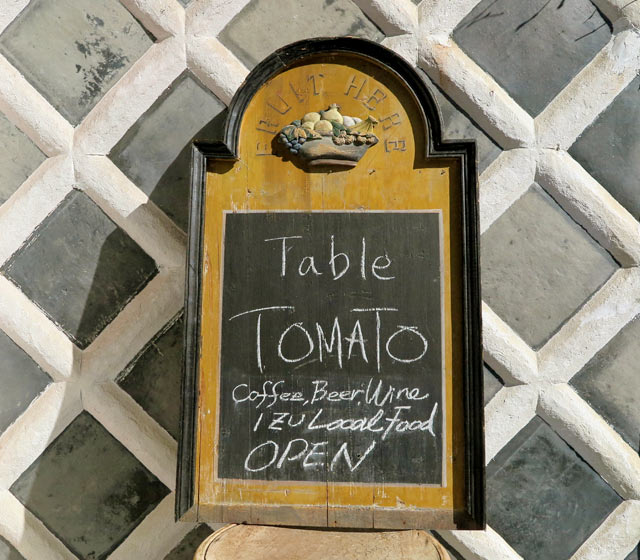 〈Table TOMATO〉の看板