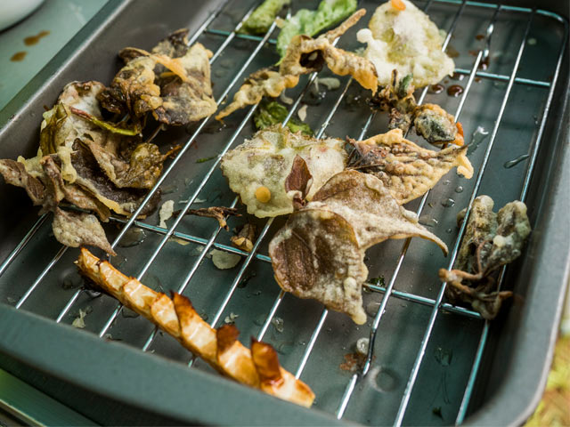 いろんな野草の天ぷら