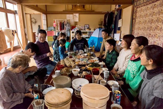 手伝ってくれた友人たちと収穫祭