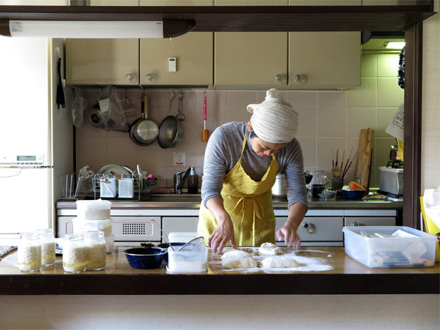 パンを仕込み中