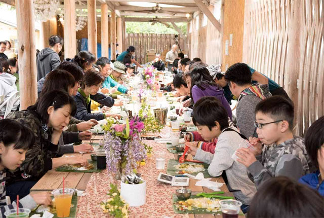 「下田インド化計画　南インド料理を食べさせられ放題」の様子