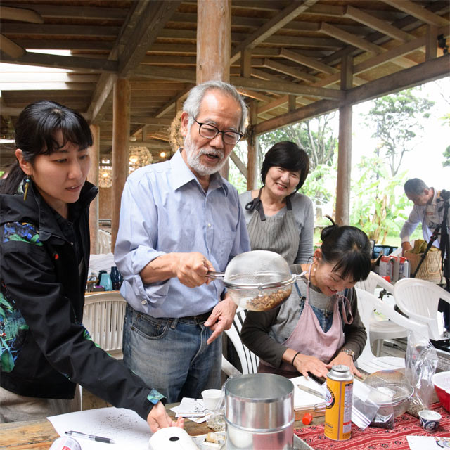 バーベキューガーデンのオーナー、宝田さんご家族