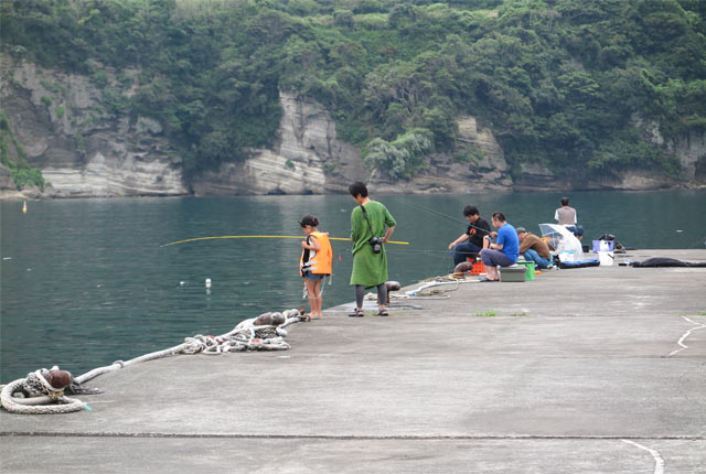 釣れずに粘る母