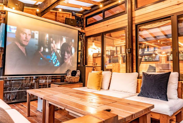 〈amagear トレーラー〉のラウンジスペース