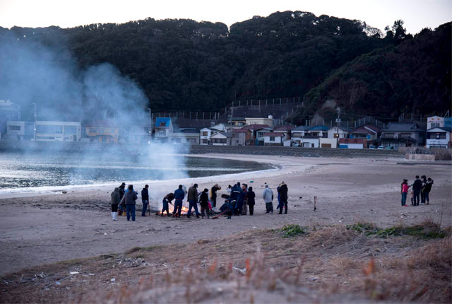 どんど焼きに参加したたくさんの人