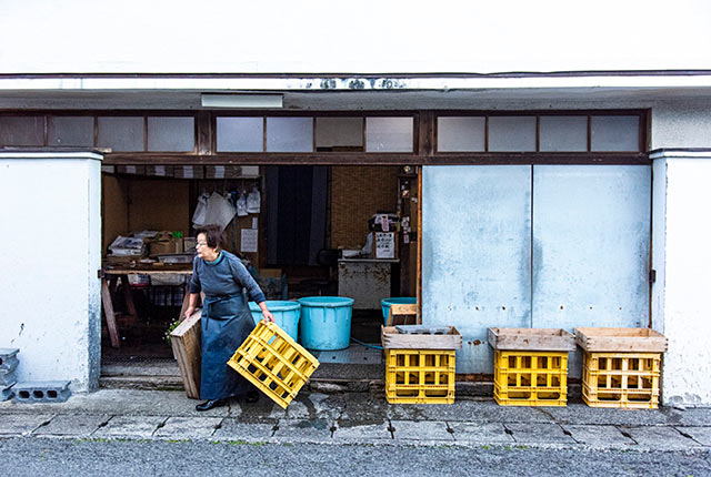 作業中の山田幸子さん