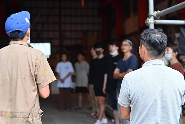 梅田さんと山本さんの後ろ姿