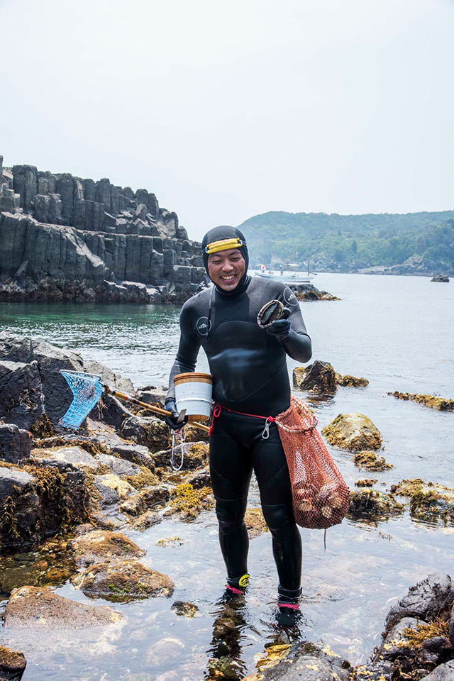 岡磯漁に出ていた森英一さん