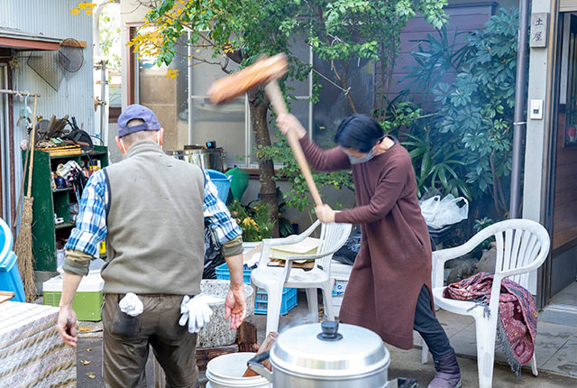餅つきに初挑戦