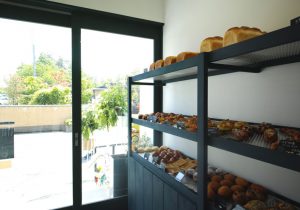 毎日通いたいパン屋カフェ パンと珈琲の こうば ベーコンも旬の総菜も手づくり Colocal コロカル ローカルを学ぶ 暮らす 旅する