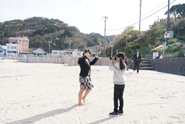 人物にカメラを向ける