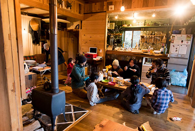 松川家で食卓を囲む