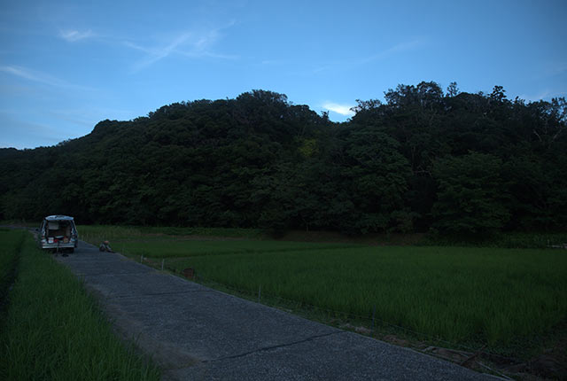 日がくれた田んぼ