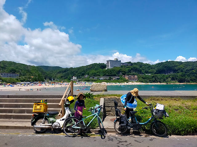 原付と自転車で家族３人で海へ