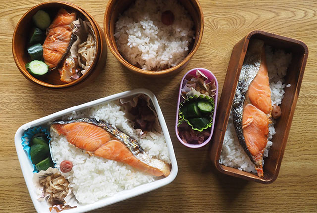 ３人分の手づくり鮭弁当