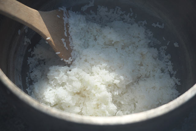 炊き上がったつやつやの白米