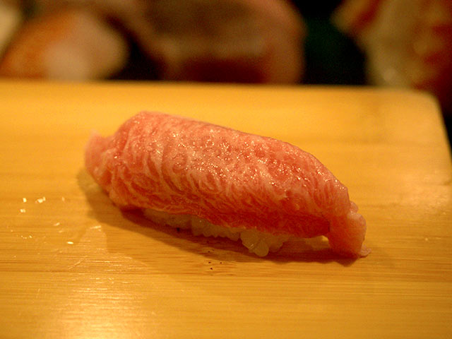 中トロの握り