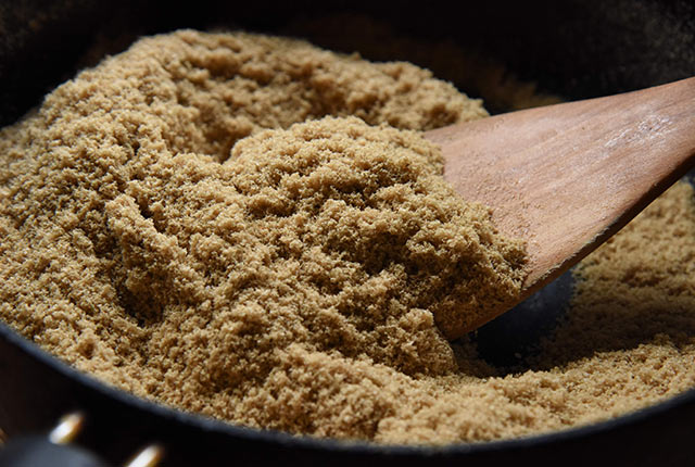 生ぬかをフライパンで煎る