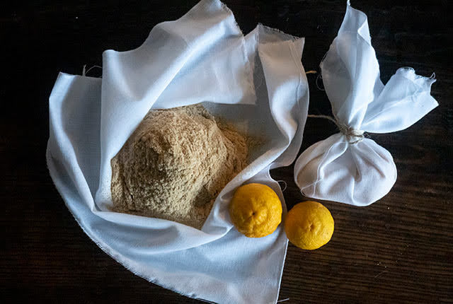 晒しに入れたぬかとゆず