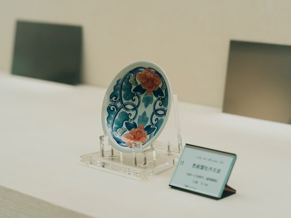 色絵牡丹文皿（いろえぼたんもんさら）