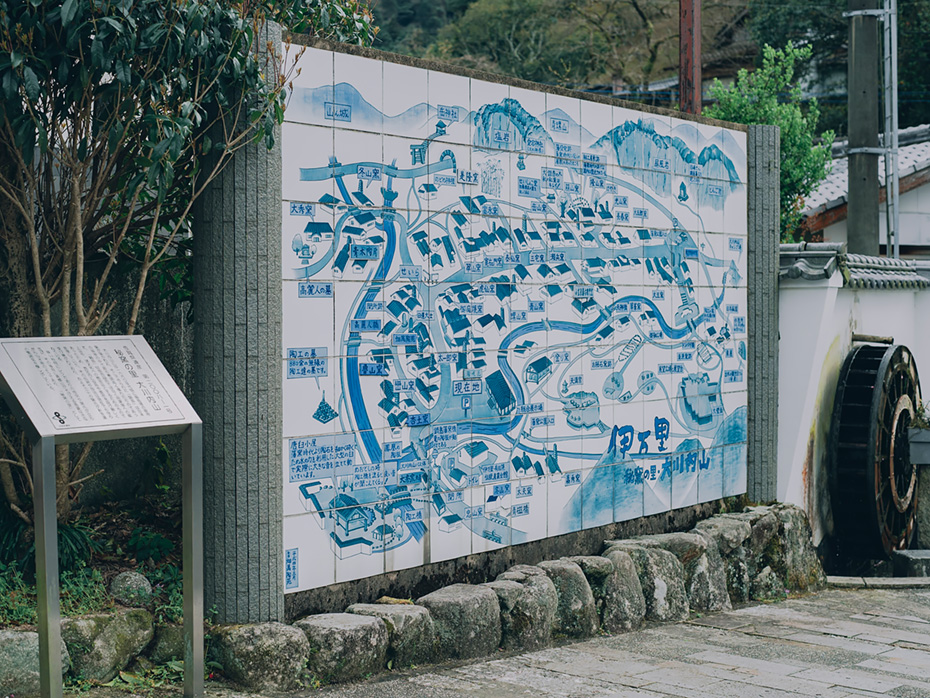 焼物で作られた大川内山の地図