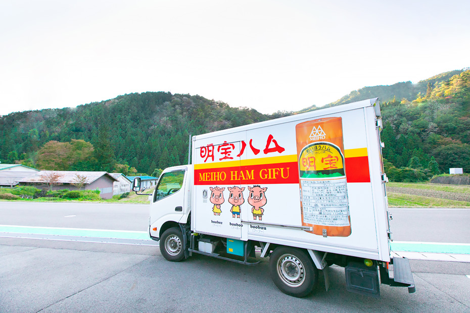 各店舗へと出荷します。