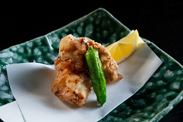 もう一つの名物である、ふぐ唐揚げ。