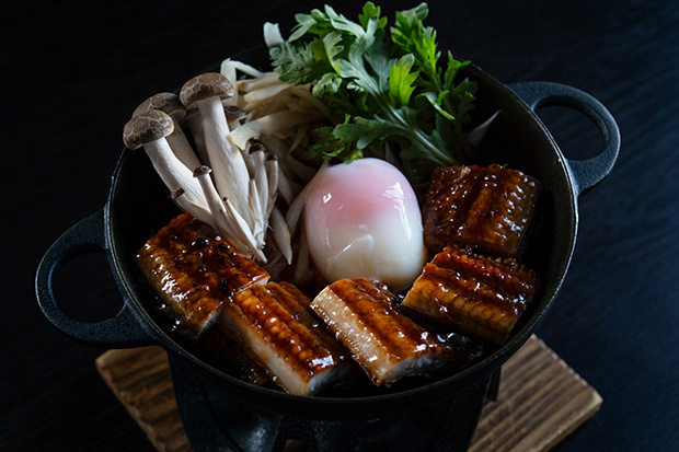 焼き物は、うなすきだった。土鍋で炊いた白飯が進む。