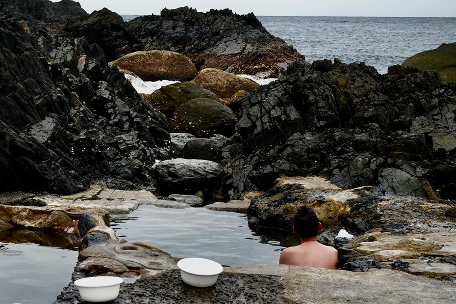 平内海中温泉。潮が引いた時間帯だけ入浴することができる。