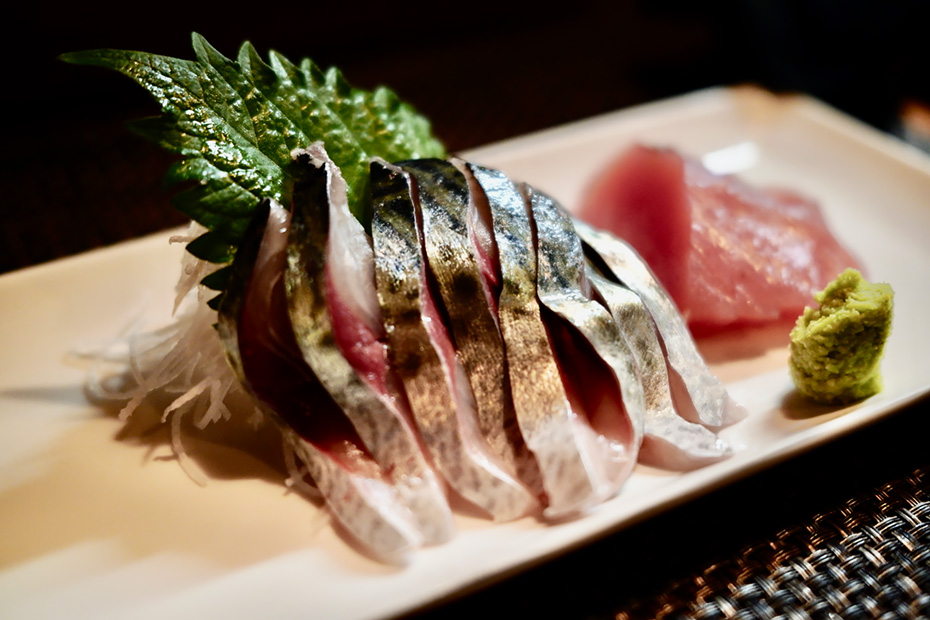 屋久島の名物である首折れサバの刺身。甘味と食感が美味であった。