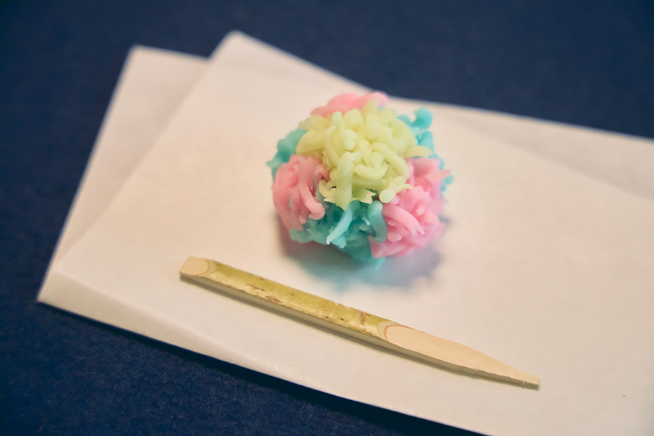 茶文化のあるところには、もちろん和菓子の文化も。その名も「花火」。